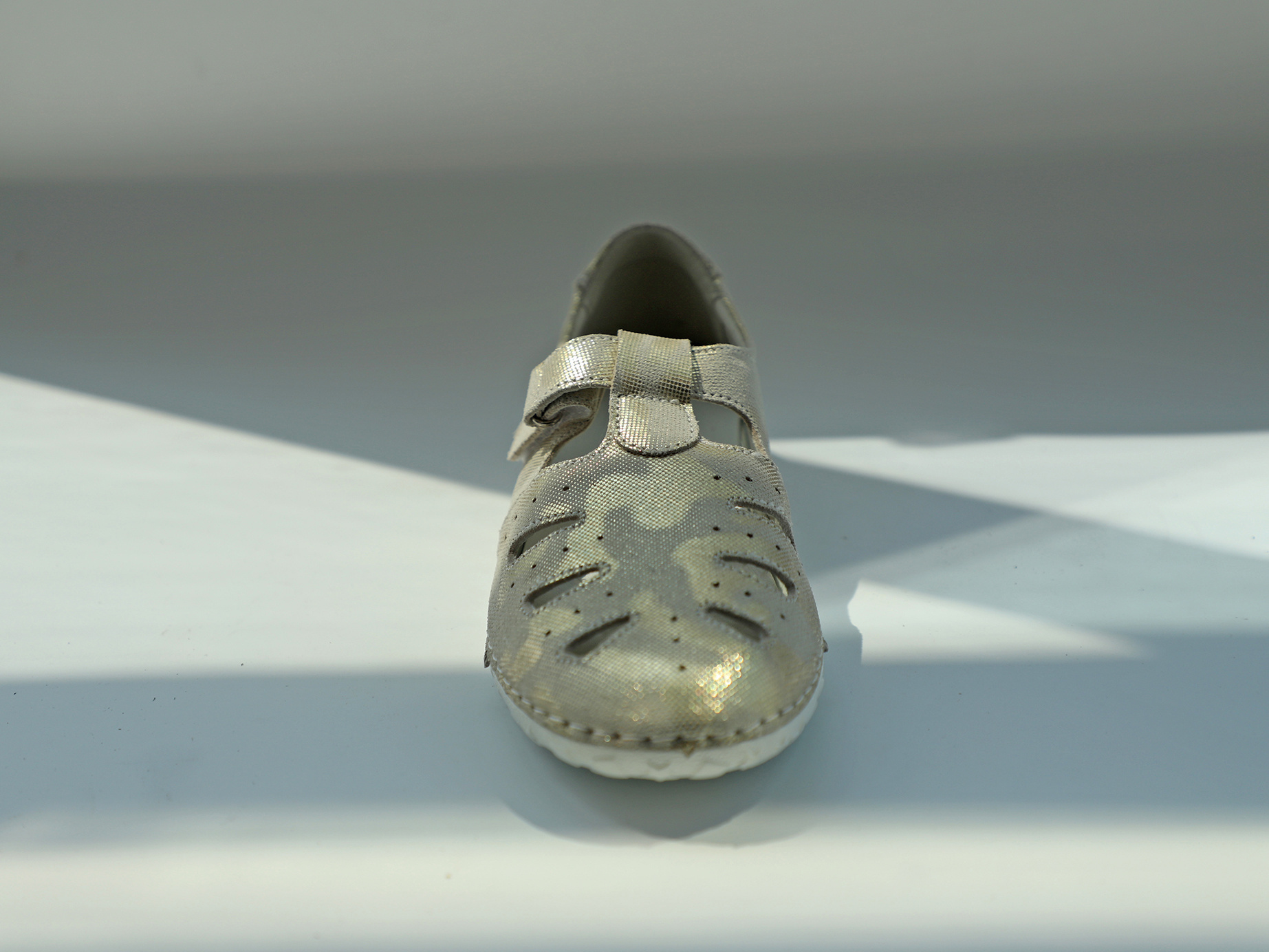 EA0933 - Image 4