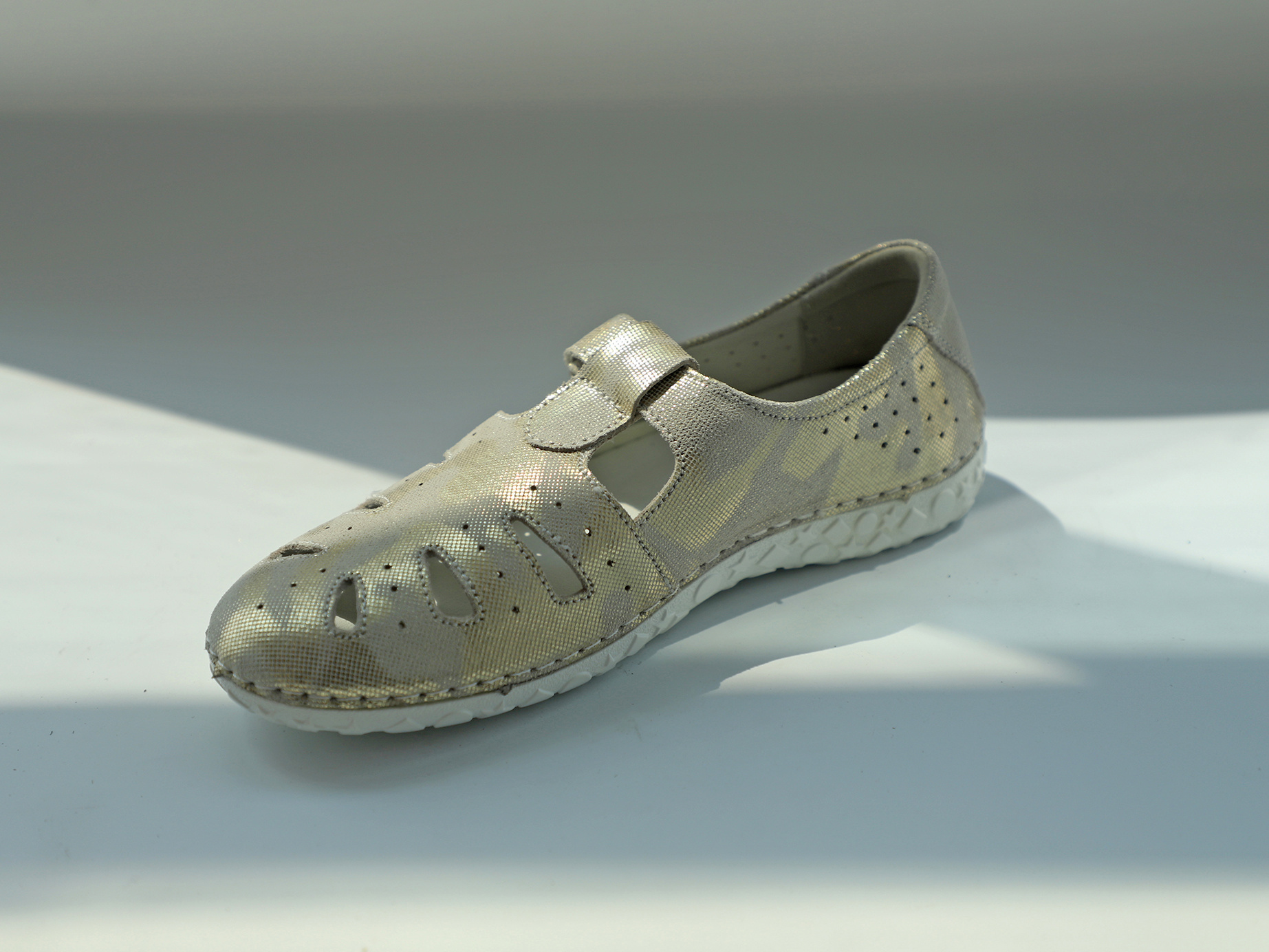 EA0933 - Image 3