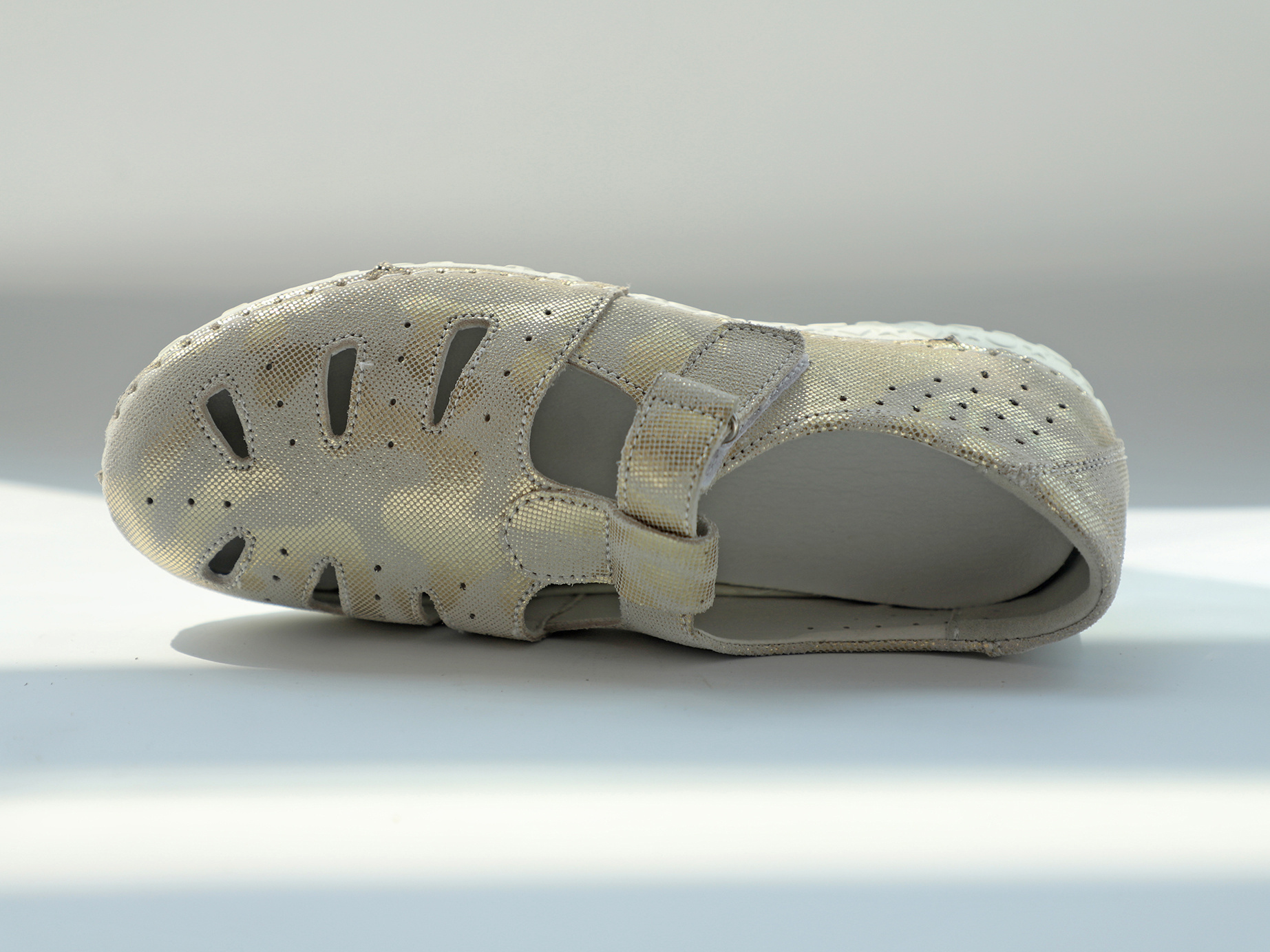 EA0933 - Image 5