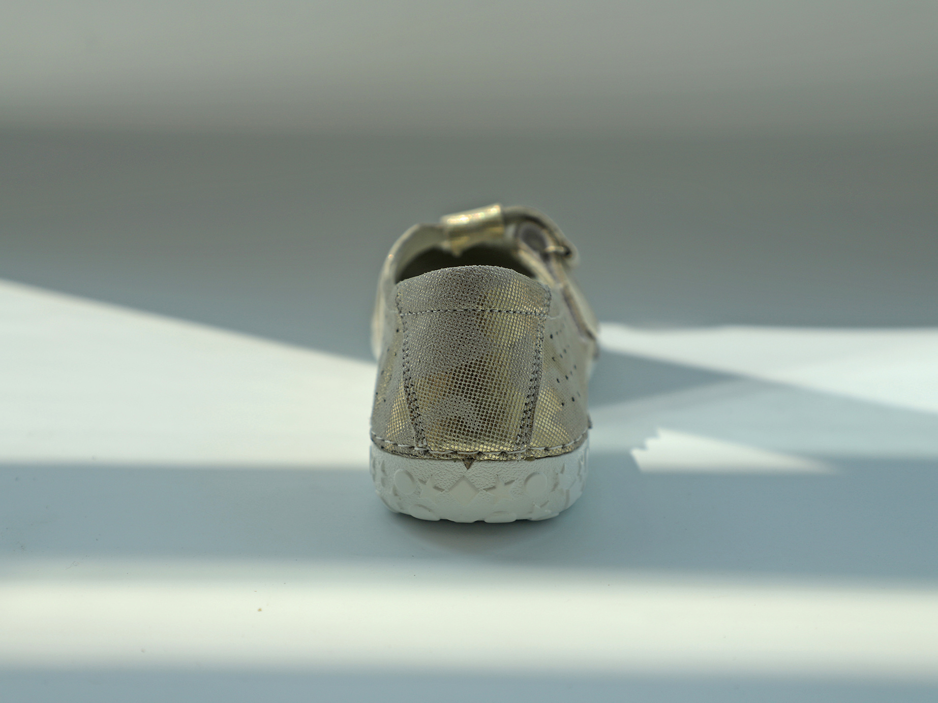 EA0933 - Image 6